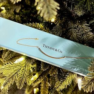 The Tiffany&Co “T smile” Bracelet
18k yellow gold